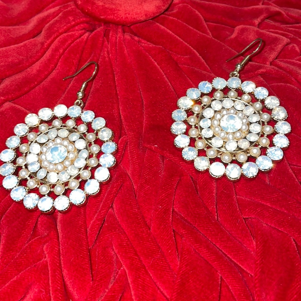Glitzy earrings great for the holidays!!